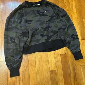 Nike Camo Cropped Sweatshirt